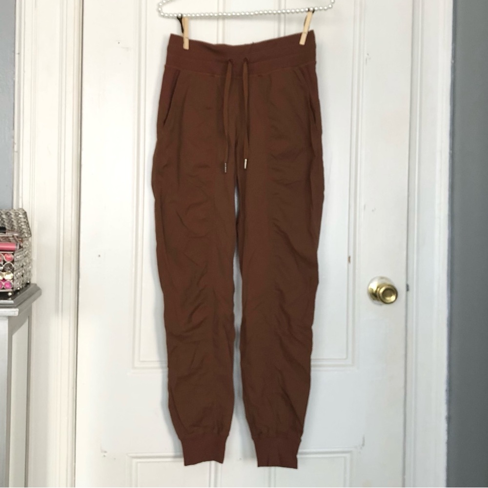 Lululemon dance studio mid-rise jogger size 4